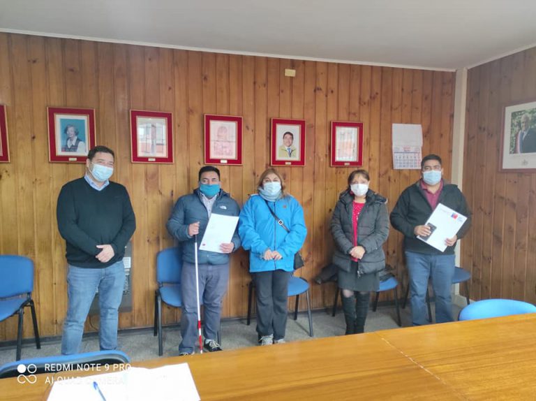 SEREMI DE VIVIENDA ENTREGA DOS SUBSIDIOS HABITACIONALES EN PUYEHUE