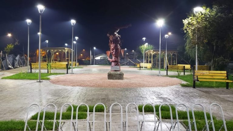 AVANCES EN PLAZA JARDÍN DEL LAGO EN PUYEHUE