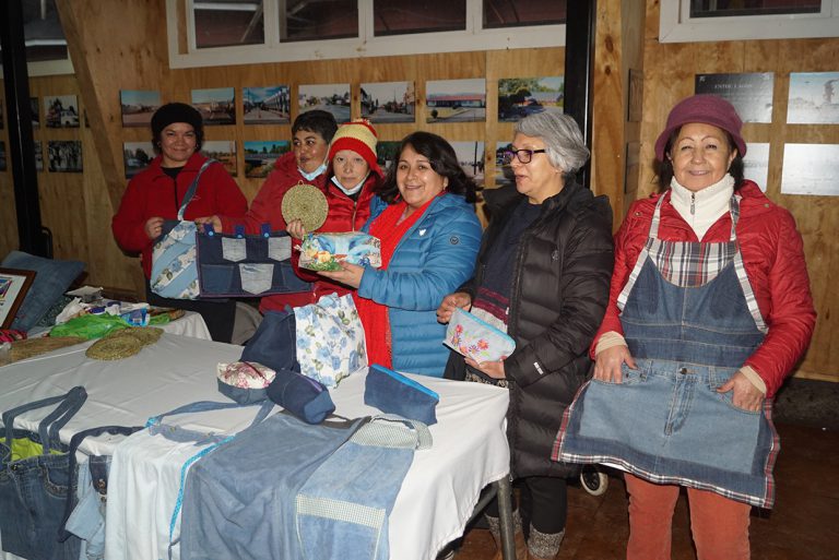 Mujeres emprendedoras de Puyehue promueven el reciclaje