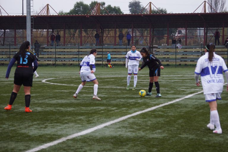 Municipio de Puyehue entrega beca a 20 jóvenes deportistas de la comuna lacustre