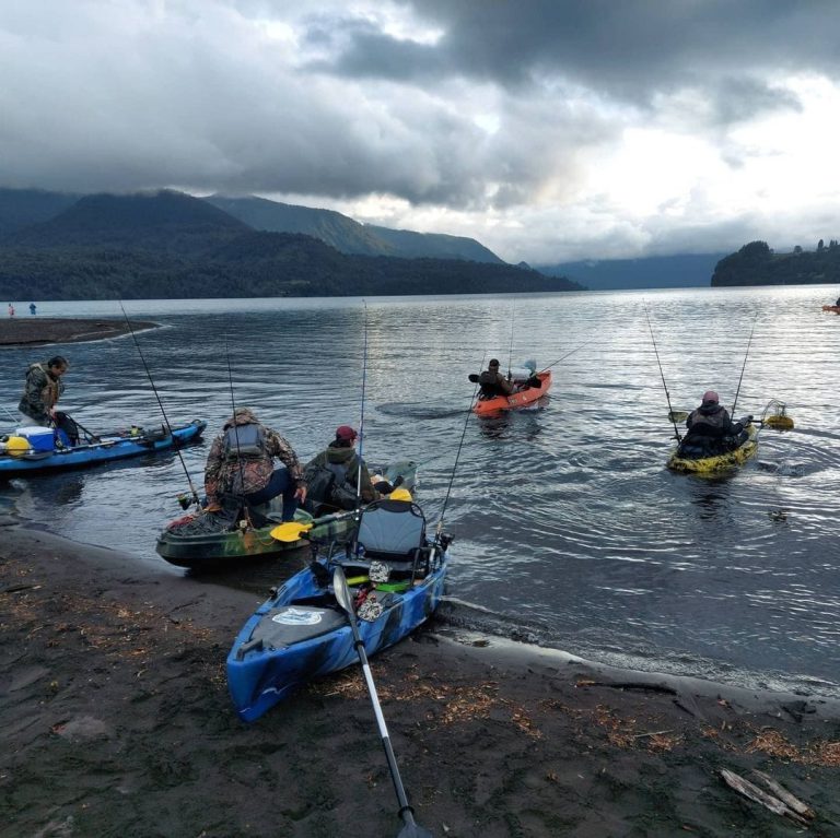 Puyehue tendrá su Primer Campeonato de Pesca en Kayak 2023