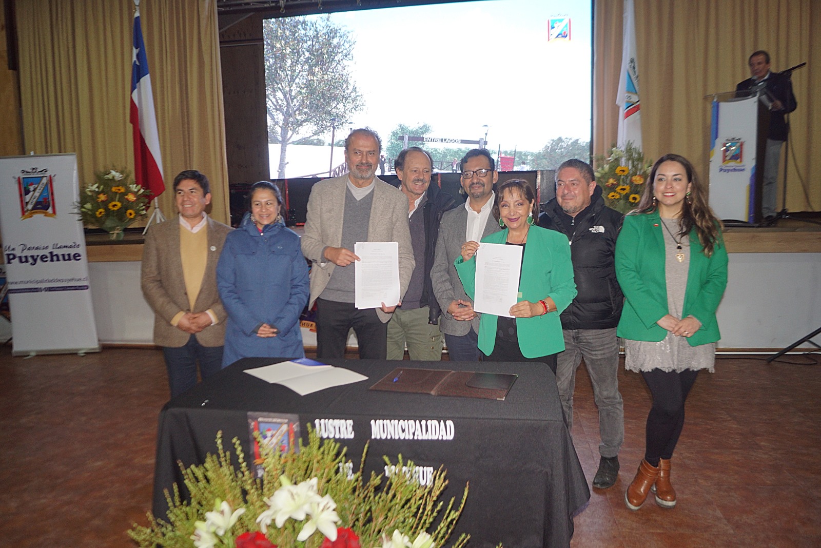“Nuestra alcaldesa impulsa la transformación de Puyehue con la firma del convenio para su costanera”
