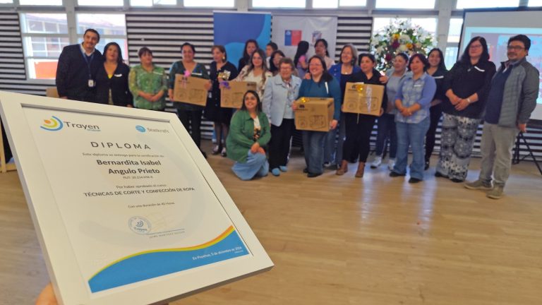 “24 mujeres de Puyehue certificadas en talleres de repostería y confección”