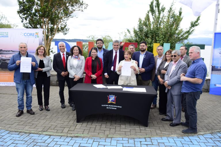 “Firma Convenio para el Mejoramiento de la Costanera de Entre Lagos”